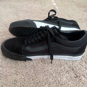 Vans Black and White Mens 7, Women’s 8.5-Like New